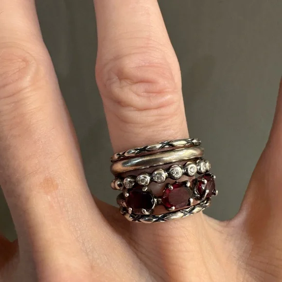 Elegant Silver and Red Garnet Gemstone Ring - Picture 1 of 6